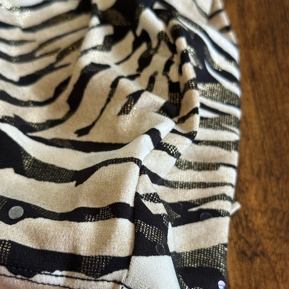 Joseph Ribkoff | Long Sleeve, V-Neck Animal Print Blouse - Picture 6 of 9